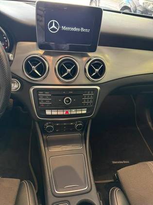 MERCEDES-BENZ GLA 200 1.6 CGI FLEX ADVANCE 7G-DCT